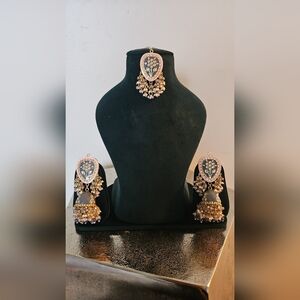 Elegant Gold and Black Chandelier Earrings Set